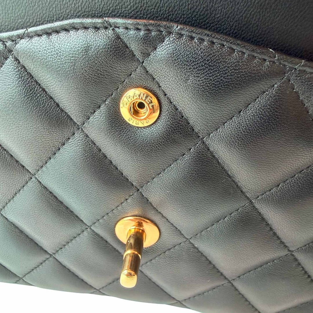 Chanel Classic Jumbo Double Flap Bag - revogue