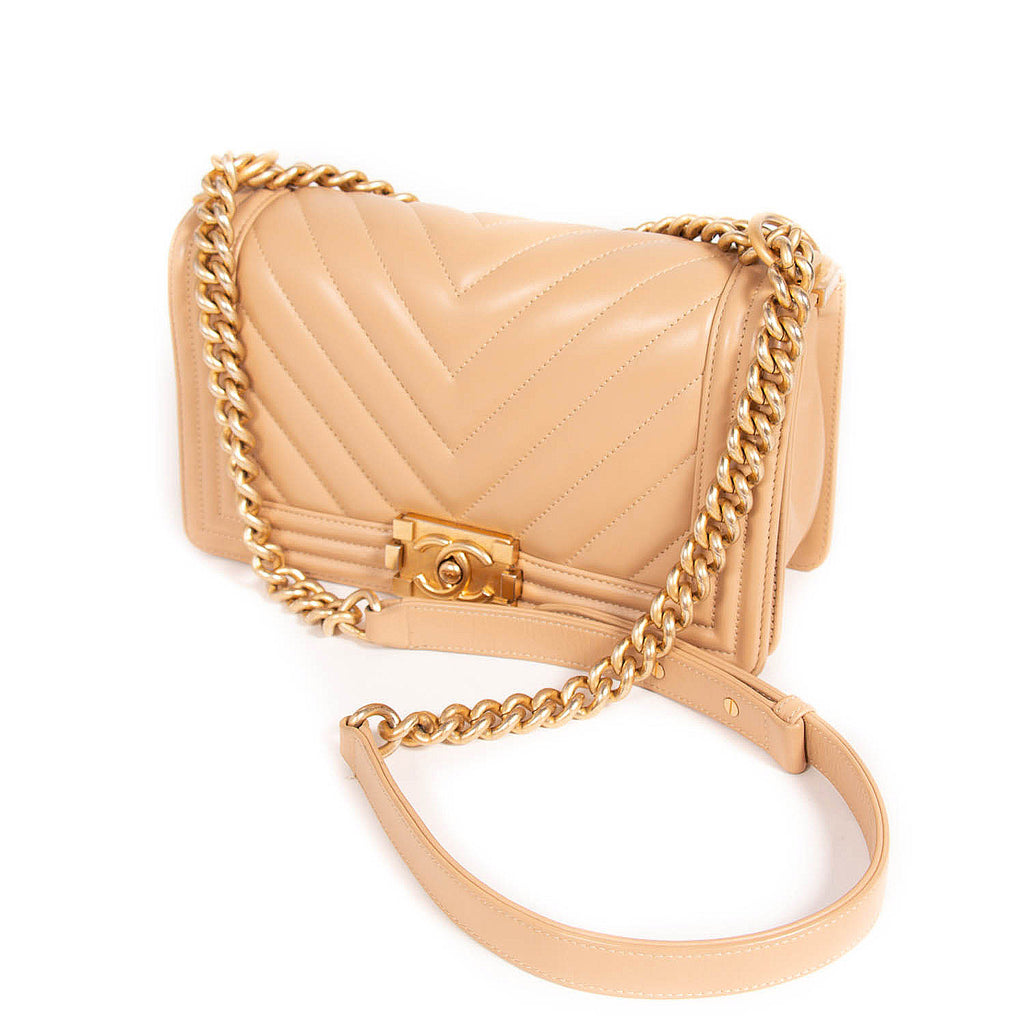 Chanel Boy Chevron Medium Flap Bag Bags Chanel - Shop authentic new pre-owned designer brands online at Re-Vogue