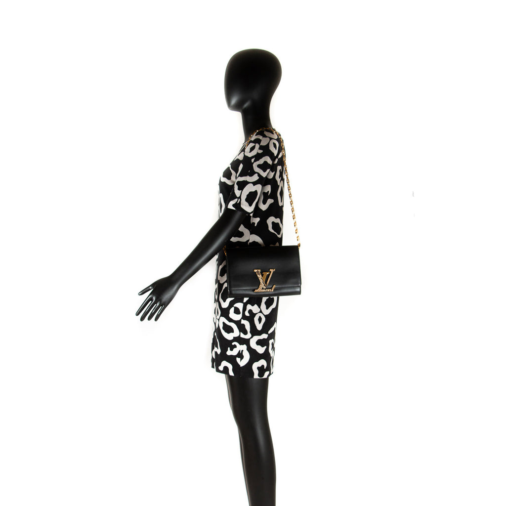 Louis Vuitton Chain Louise MM Bags Louis Vuitton - Shop authentic new pre-owned designer brands online at Re-Vogue