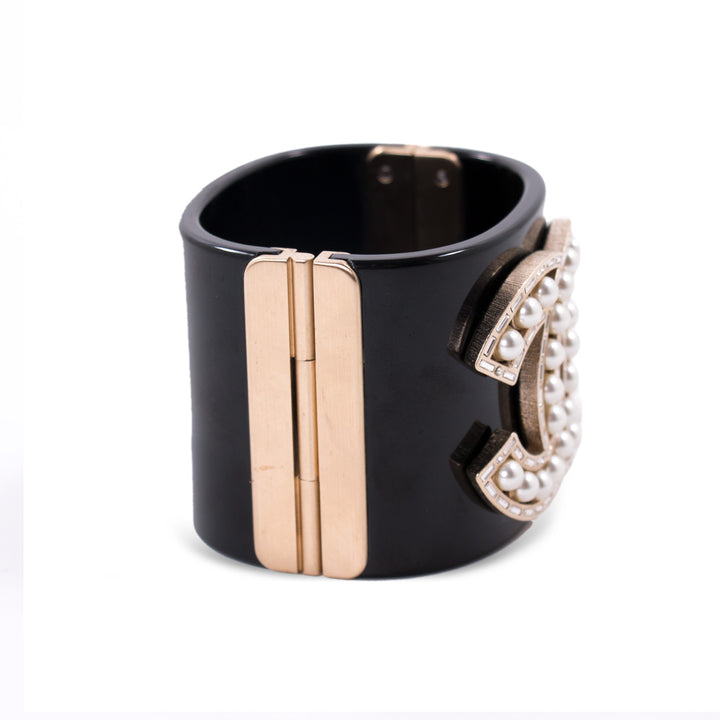 Chanel Pearl and Resin Cuff Accessories Chanel - Shop authentic new pre-owned designer brands online at Re-Vogue