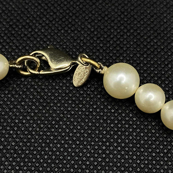 Chanel White Pearl Short Necklace