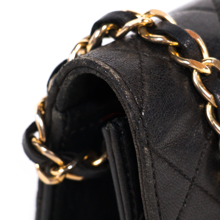 Chanel Classic Quilted Chain Shoulder Bag Bags Chanel - Shop authentic new pre-owned designer brands online at Re-Vogue