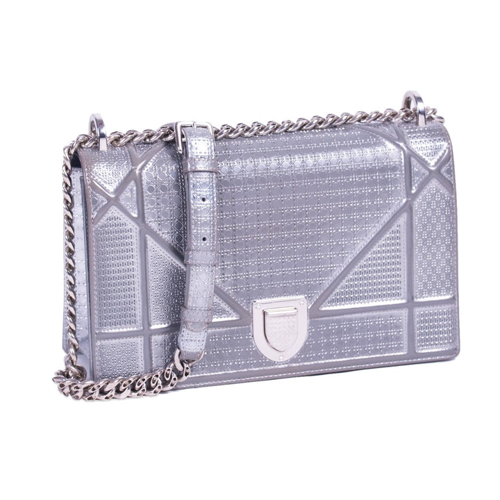 Christian Dior Diorama Medium Shoulder Bag Bags Dior - Shop authentic new pre-owned designer brands online at Re-Vogue