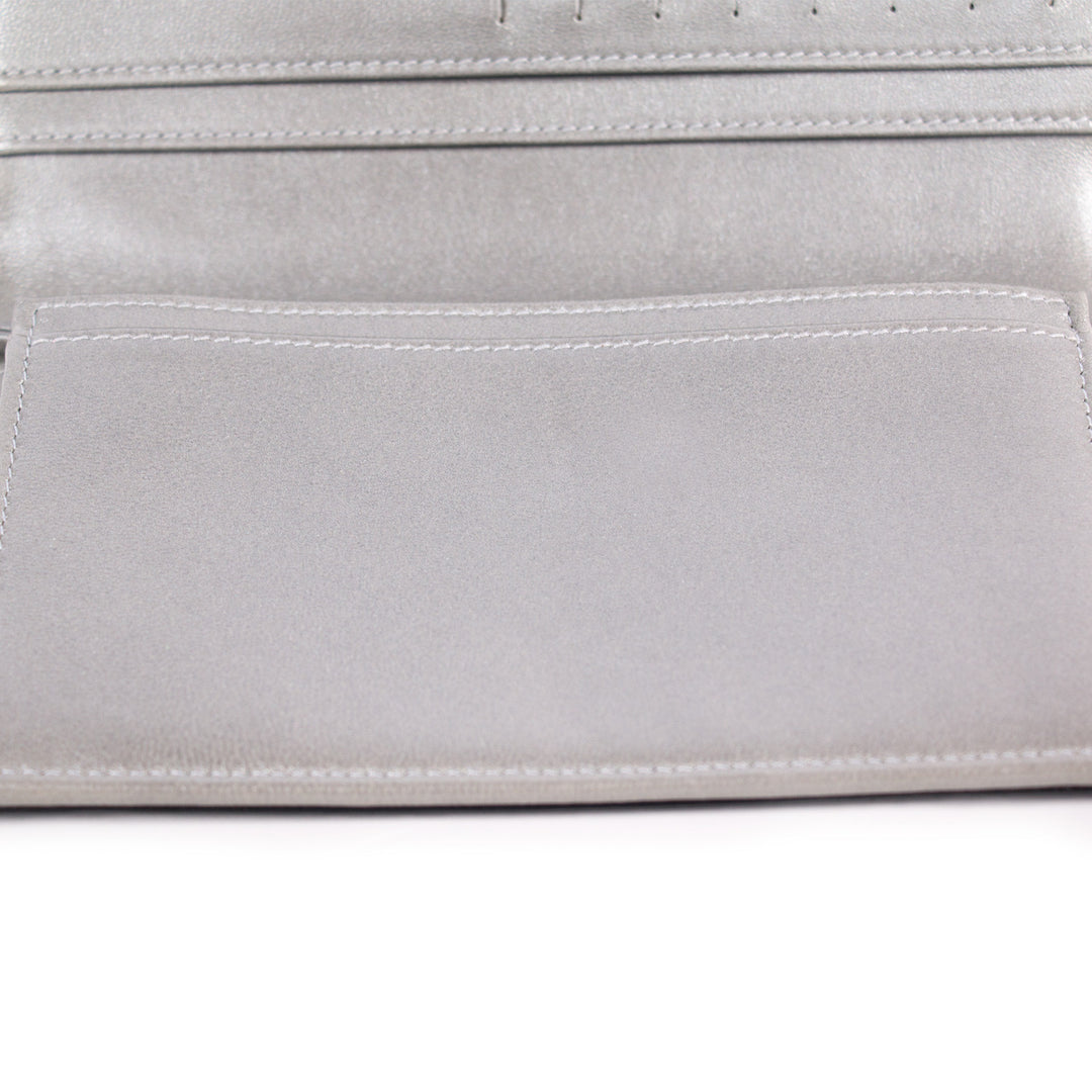 Chanel Camelia Bifold Wallet Accessories Chanel - Shop authentic new pre-owned designer brands online at Re-Vogue