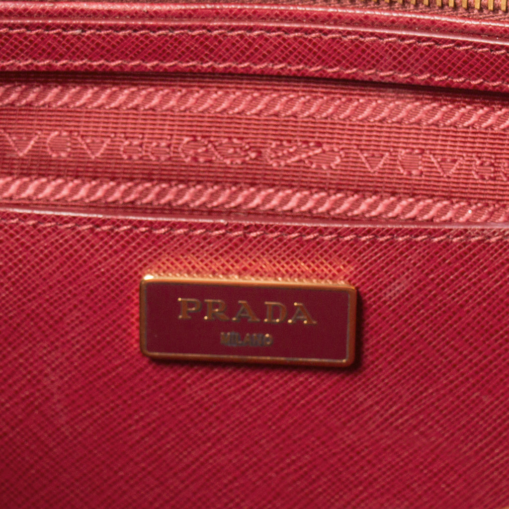 Prada Large Saffiano Double Zip Tote Bags Prada - Shop authentic new pre-owned designer brands online at Re-Vogue