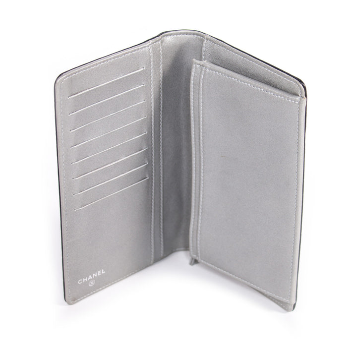 Chanel Camelia Bifold Wallet Accessories Chanel - Shop authentic new pre-owned designer brands online at Re-Vogue