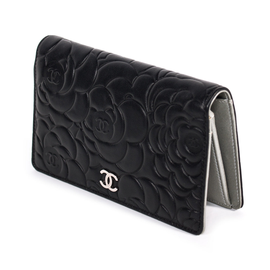 Chanel Camelia Bifold Wallet Accessories Chanel - Shop authentic new pre-owned designer brands online at Re-Vogue