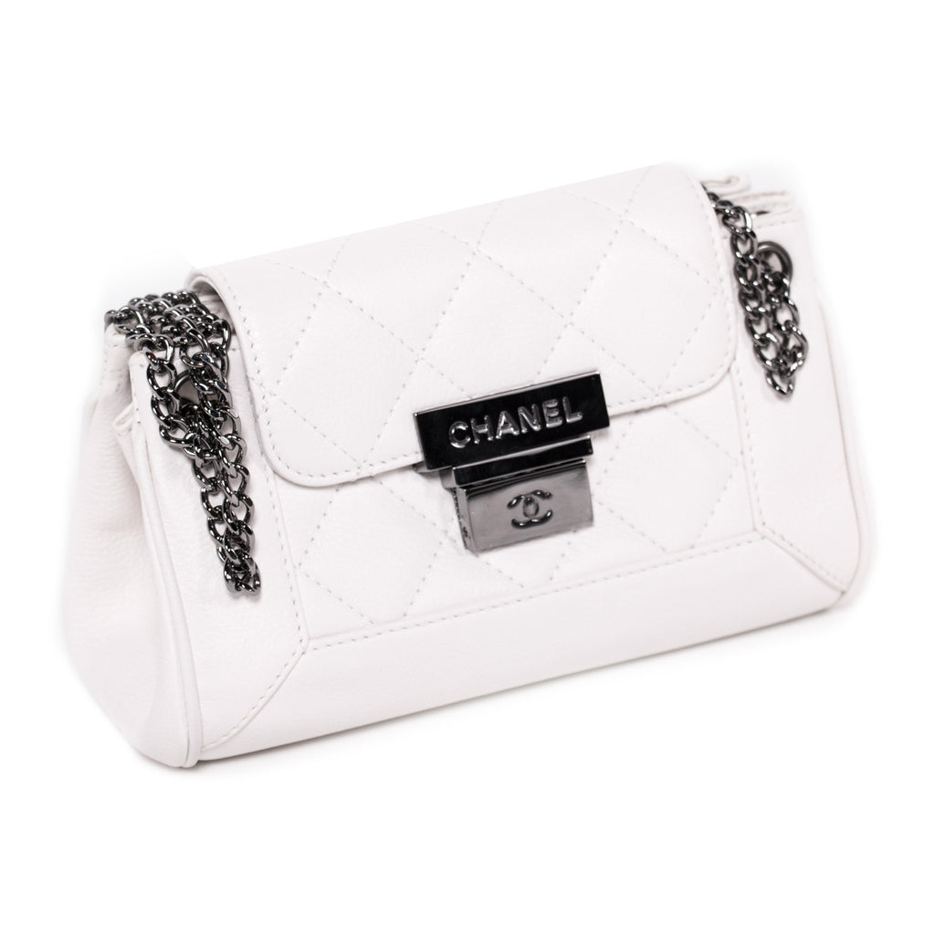 Chanel Caviar Accordion Flap Bag Bags Chanel - Shop authentic new pre-owned designer brands online at Re-Vogue