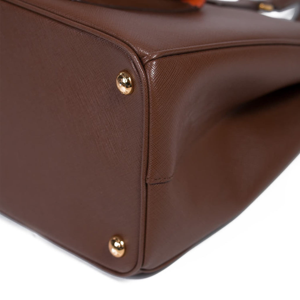 Prada Galleria Saffiano Cargo Tote Bag Bags Prada - Shop authentic new pre-owned designer brands online at Re-Vogue
