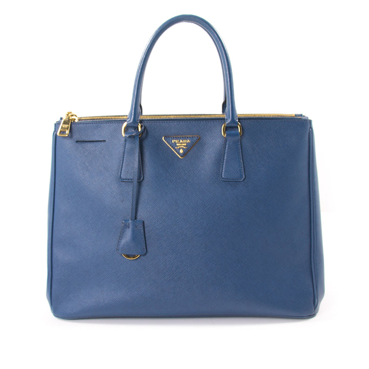 Prada Saffiano Lux Double-Zip Tote Bag Bags Prada - Shop authentic new pre-owned designer brands online at Re-Vogue